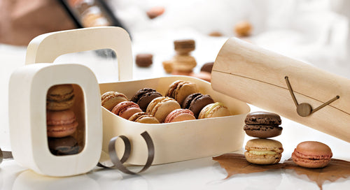 Saga Macaron Box 13 oz. 3.7'' dia. x 2.5''H with window lid